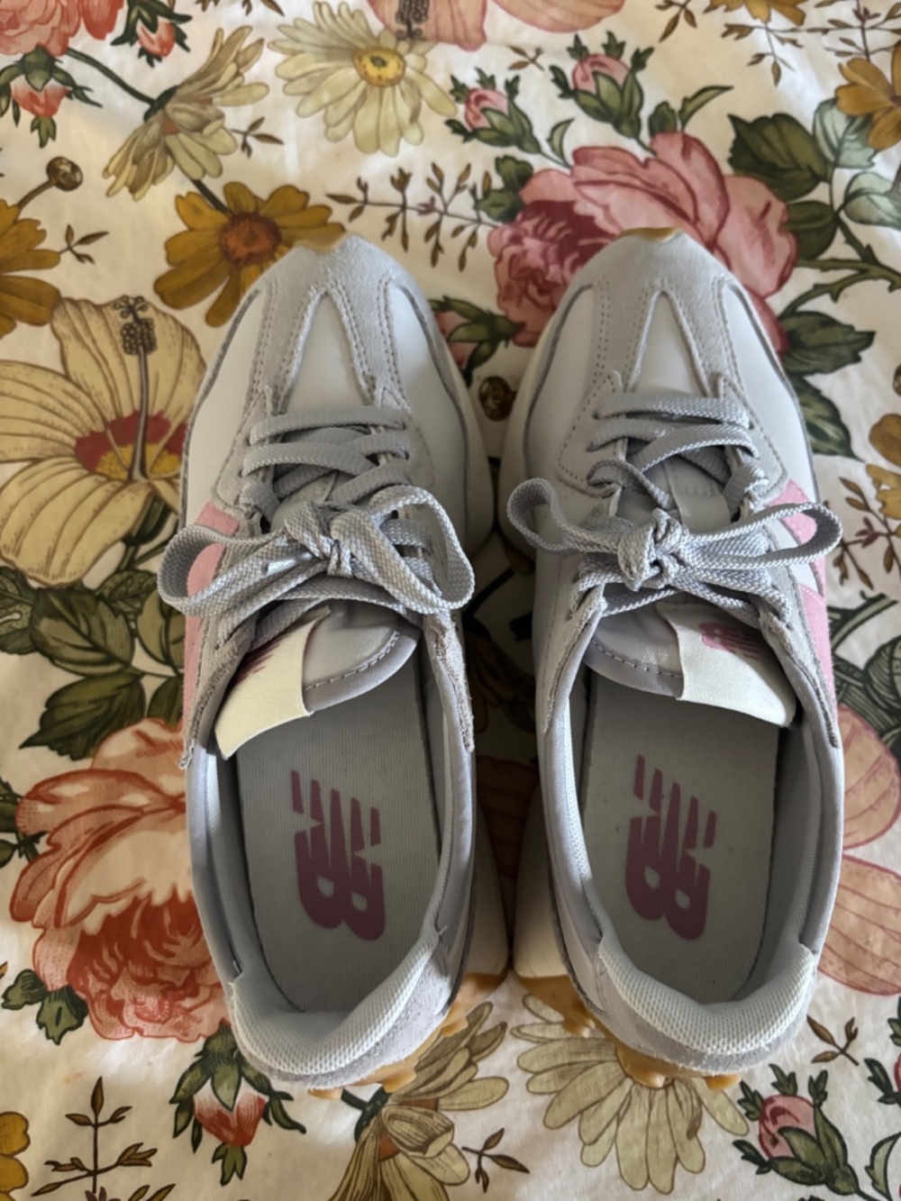 NEW BALANCE 327 IN RAINCLOUD/PINK TAFFY COMBO🌧️🍬🩶🩷 - Picture 3 of 13